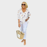 Birgitte – Blomsterbluse med blød snøre