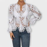 Rikke – Elegant Bluse med Hæklede Detaljer