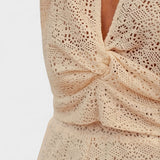 SASCHA | V-hals bluse med broderier