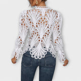 Rikke – Elegant Bluse med Hæklede Detaljer