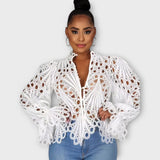 Rikke – Elegant Bluse med Hæklede Detaljer
