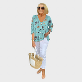 Birgitte – Blomsterbluse med blød snøre